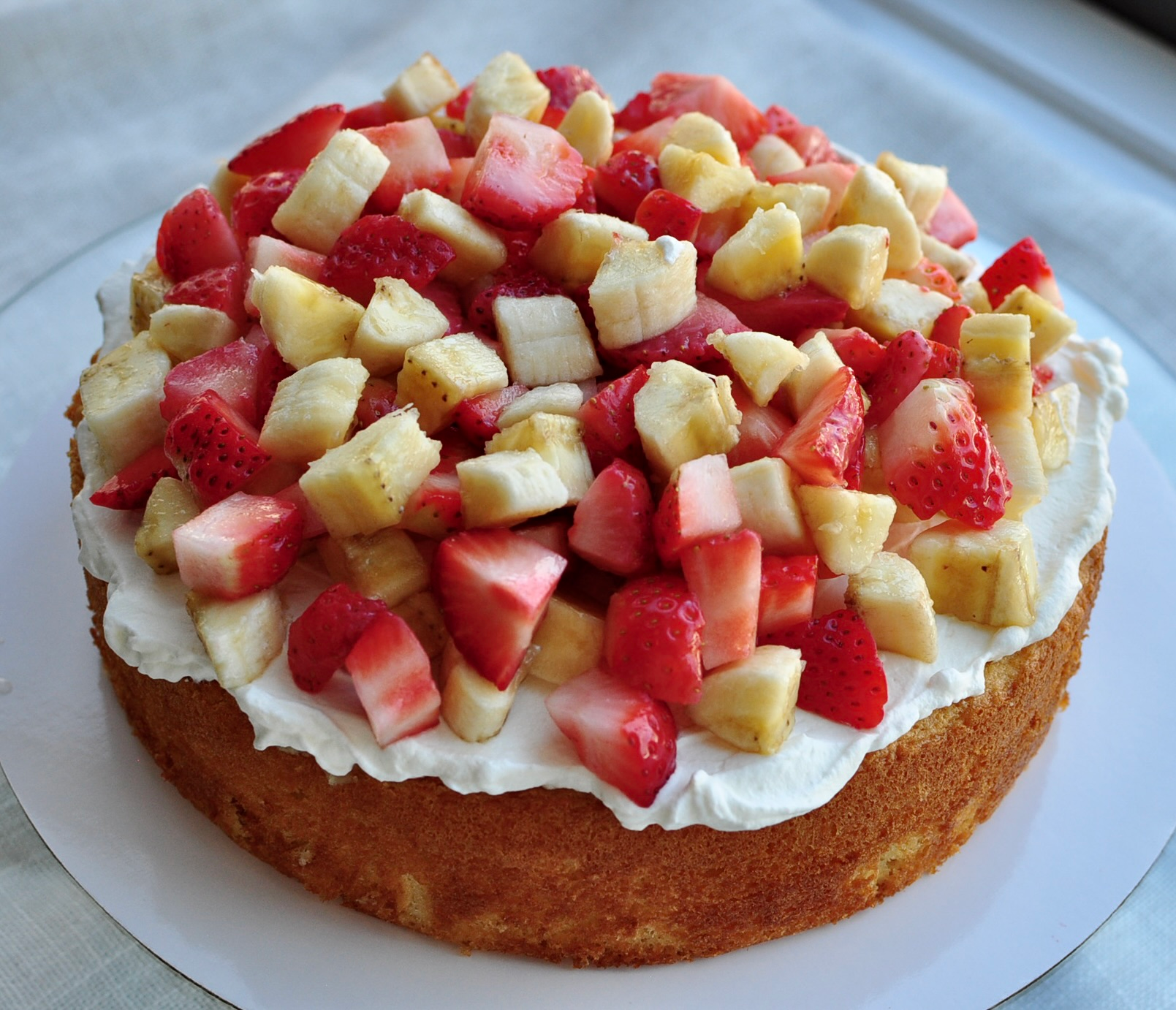 Strawberries and bananas layered between cake layers