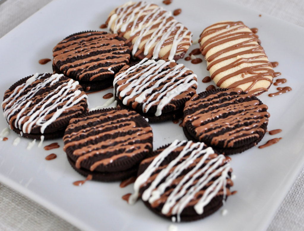 Chocolate drizzled cookies