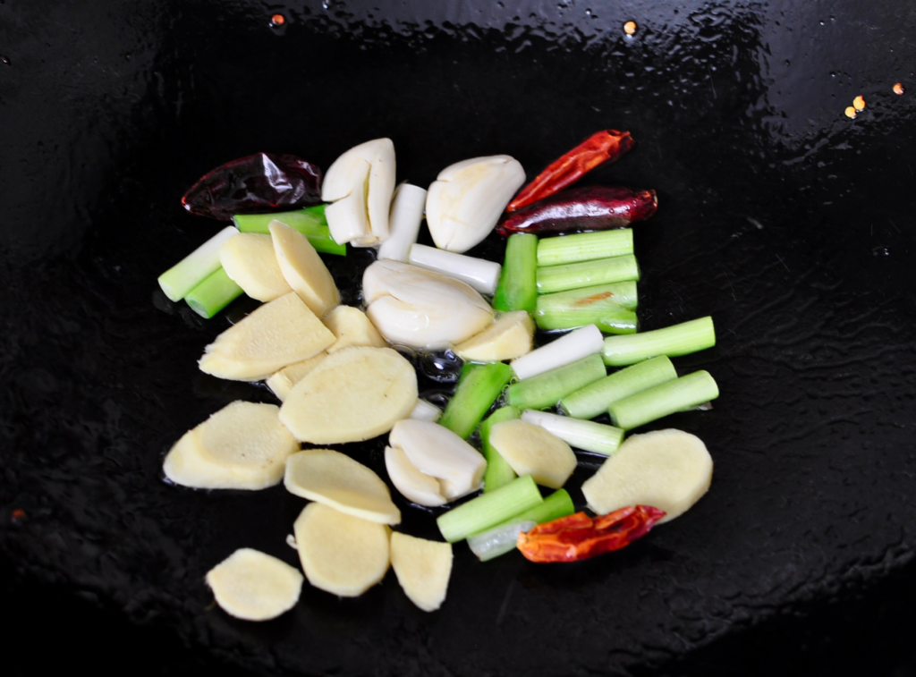 Garlic, Scallions, Ginger and Dried Red Chili Peppers for Water Boiled Fish