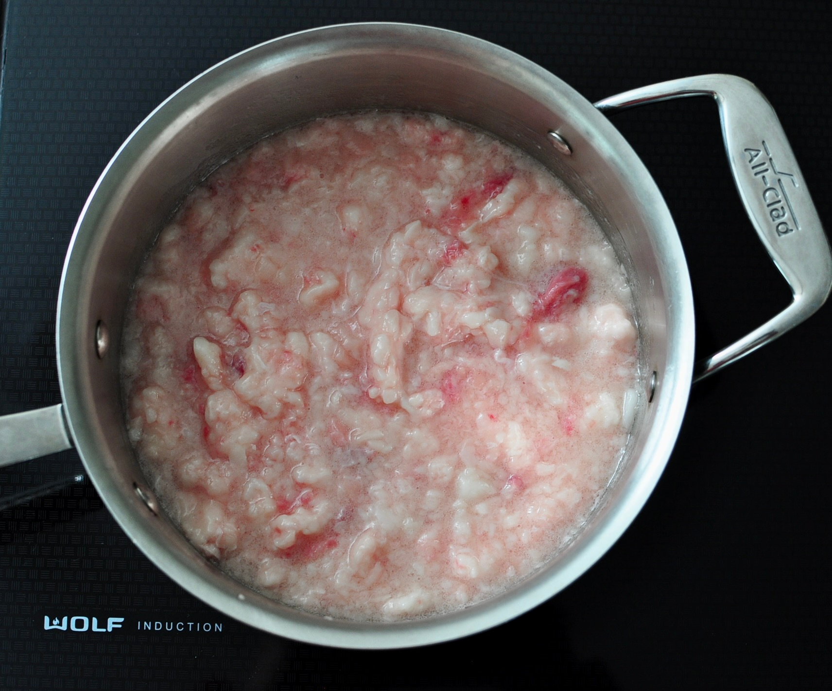 Cook the beef fat in a pot with water.