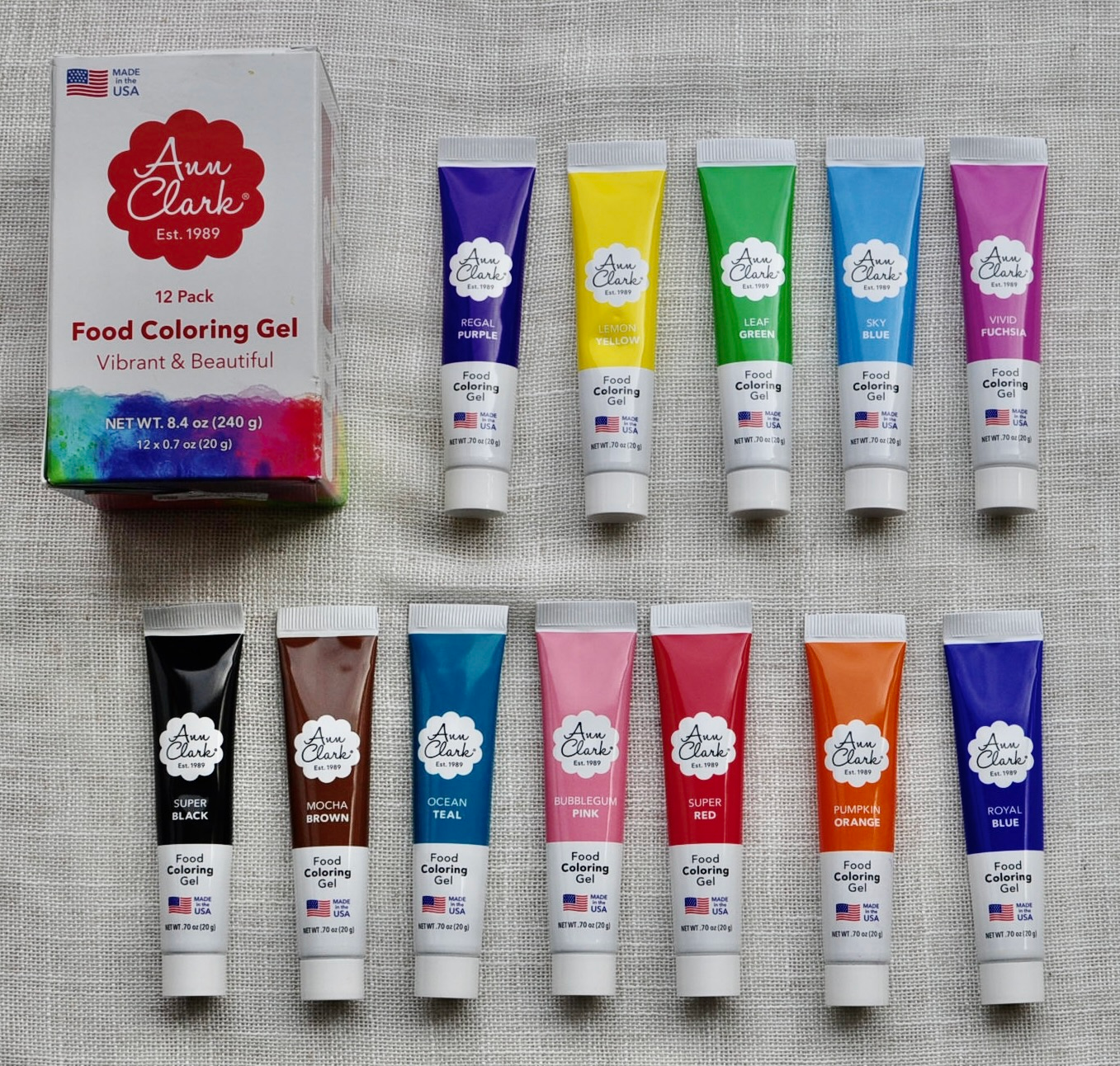 Food coloring gel for vanilla cake