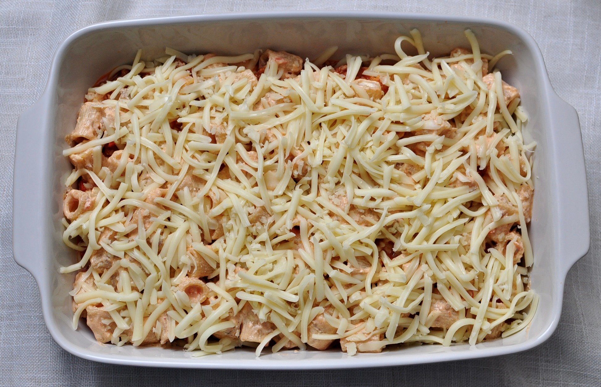 How to assemble cheesy pasta bake