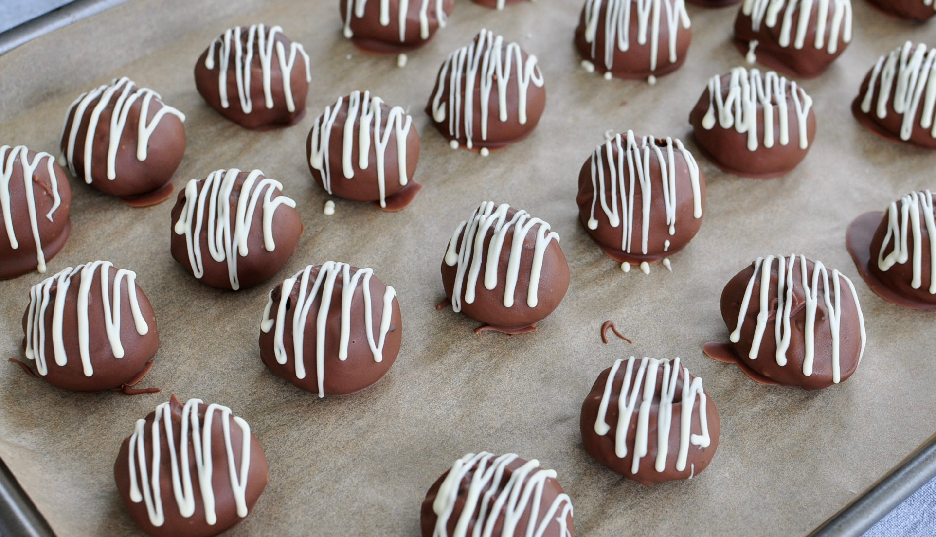 Chocolate Dipped Oreo Truffle with Cream Cheese, Espresso and Vanilla