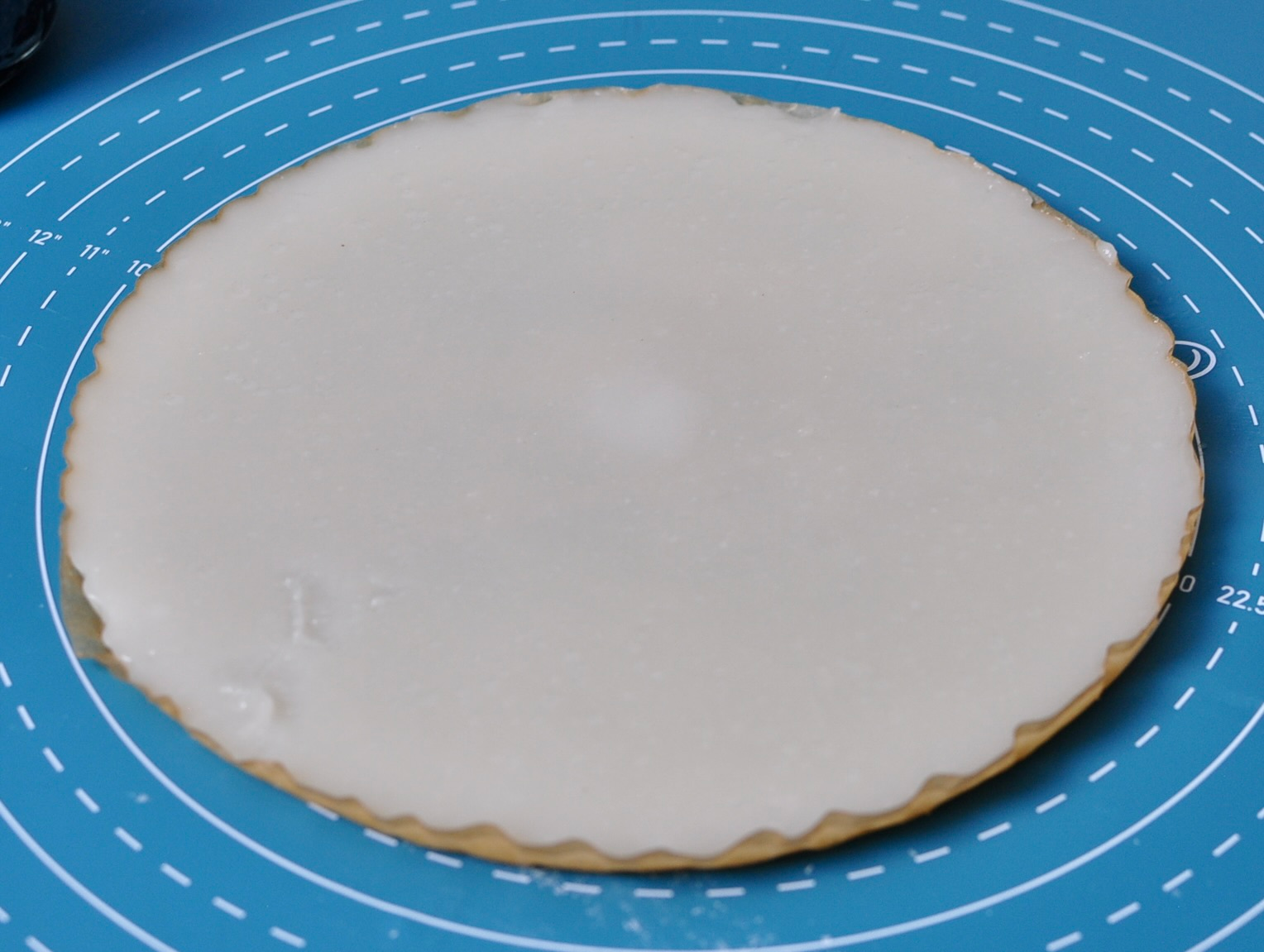Cooked Round sheet of mochi for Daifuku Mochi Dessert