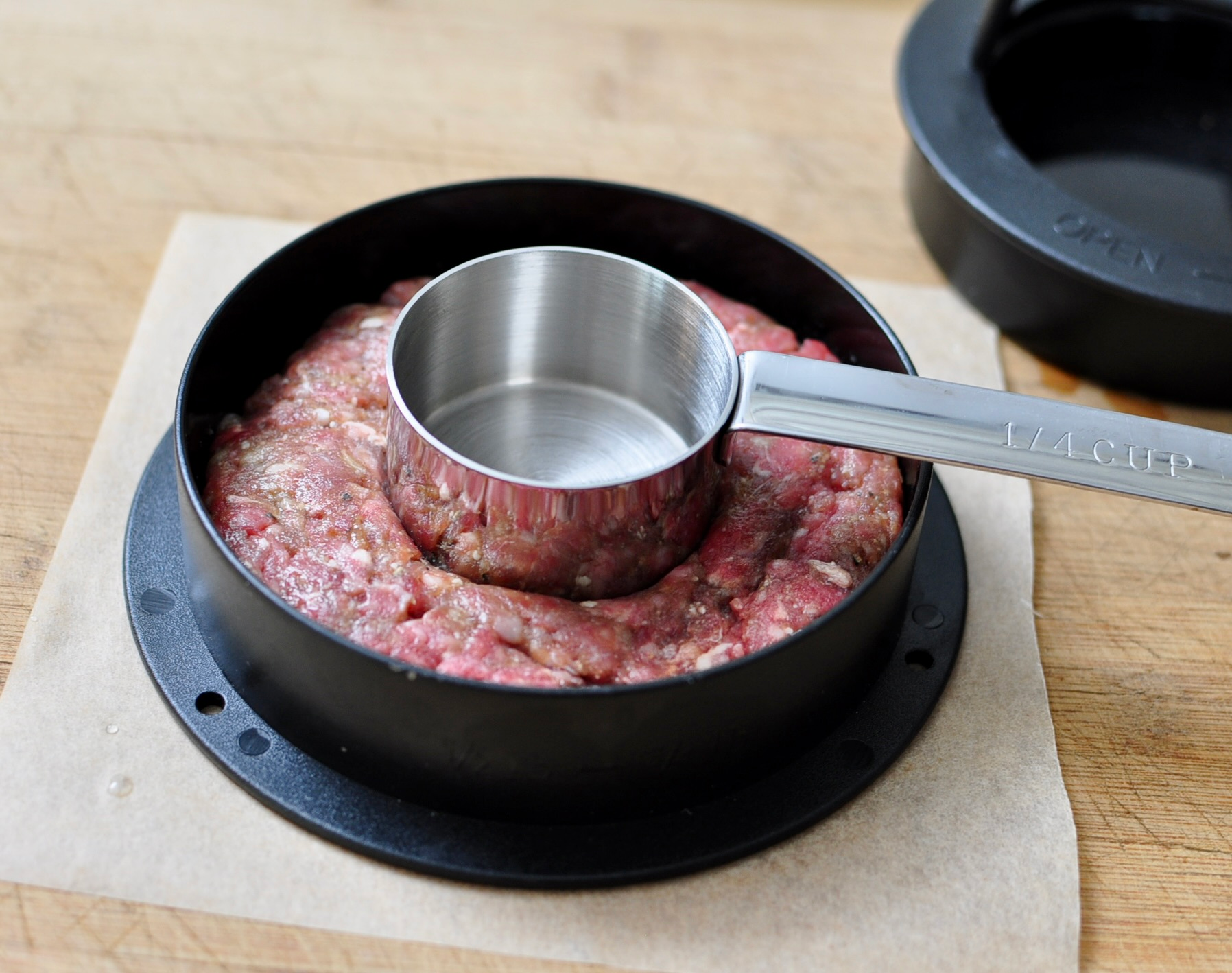 Juicy Homemade Burger Dimple Middle to Prevent Doming