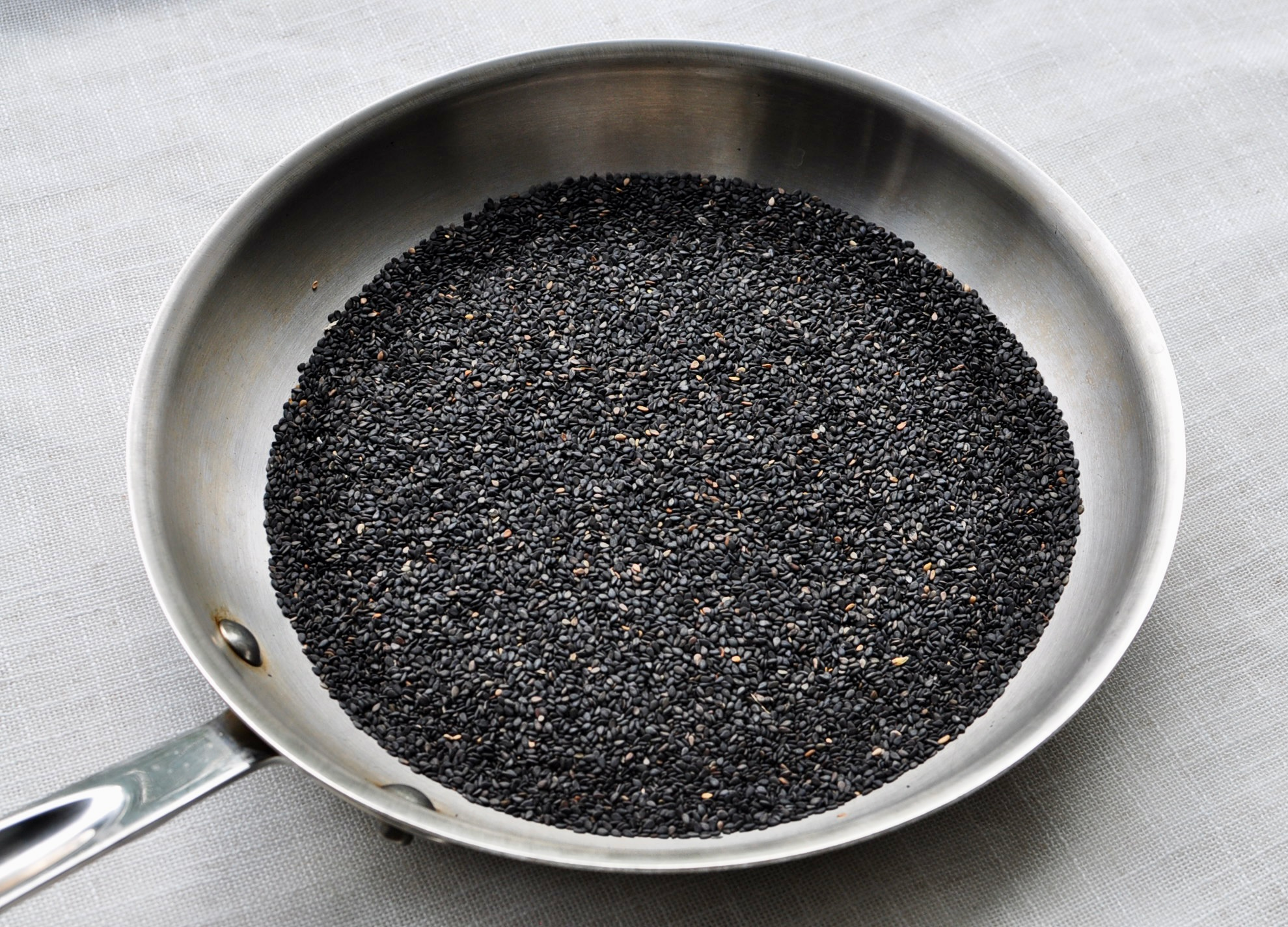 Toasted Black Sesame Seeds for Black Sesame Paste